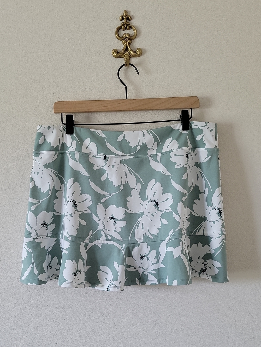 Tommy Bahama Everyday Active Sage Green White Floral Golf Skort Size XL - Picture 4 of 6